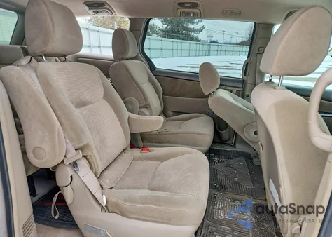 2010 Toyota Sienna z USA, uszkodzony, nr VIN 5TDKK4CC4AS335566